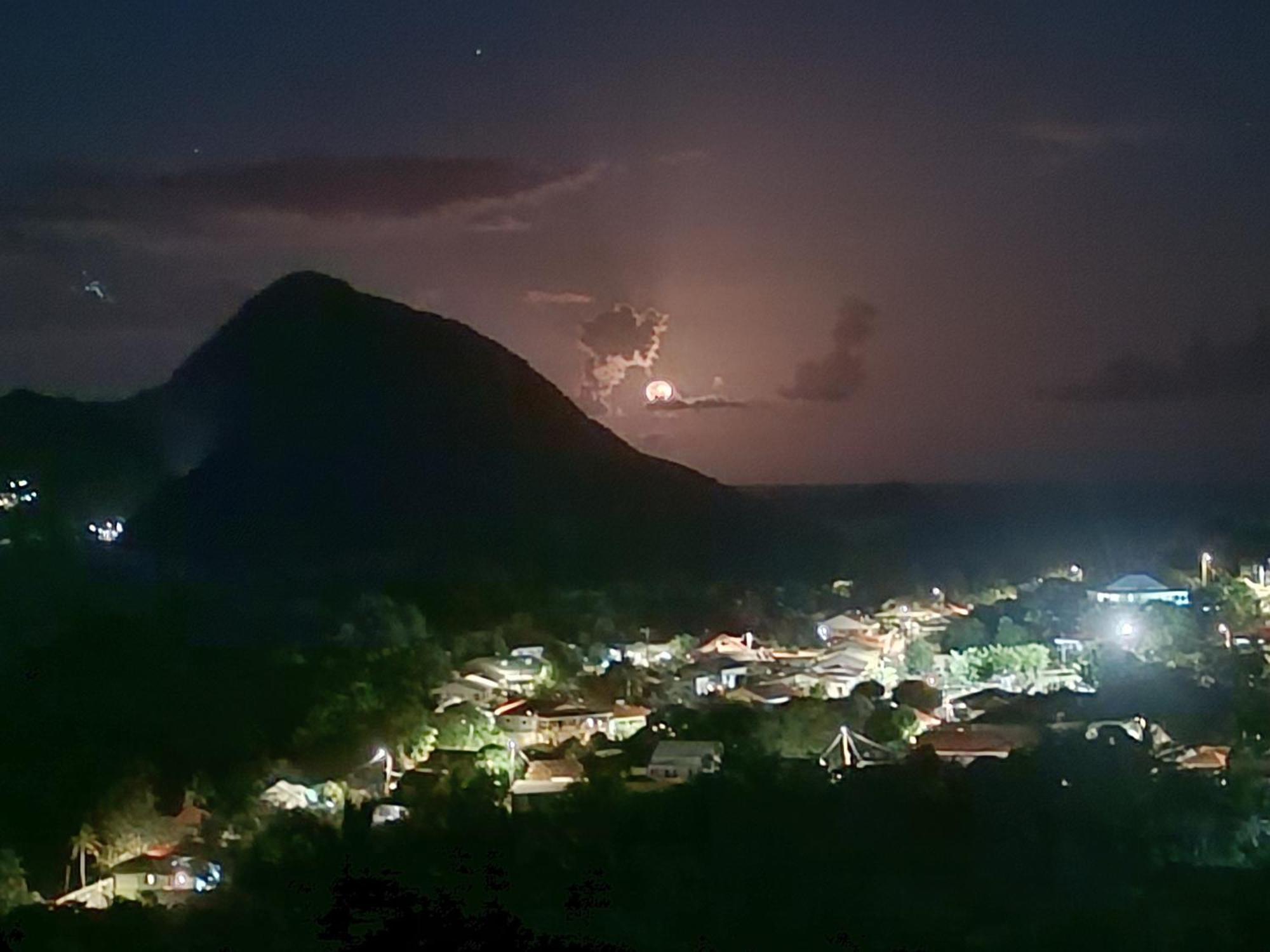Ti Kaz Anoli Vue Epoustouflante Sur La Baie Villa Terre-de-Bas ภายนอก รูปภาพ